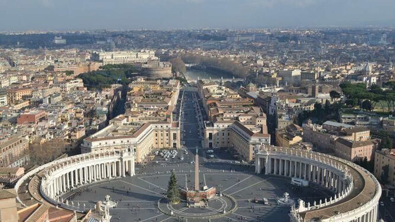 Vista de la plaza del Vaticano, en Roma. Vista de la plaza del Vaticano, en Roma.