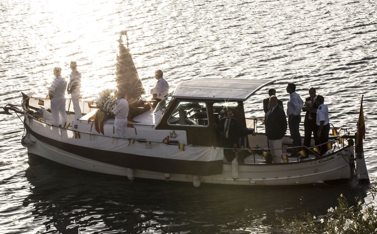 Fervor carmelitano en el Guadalquivir