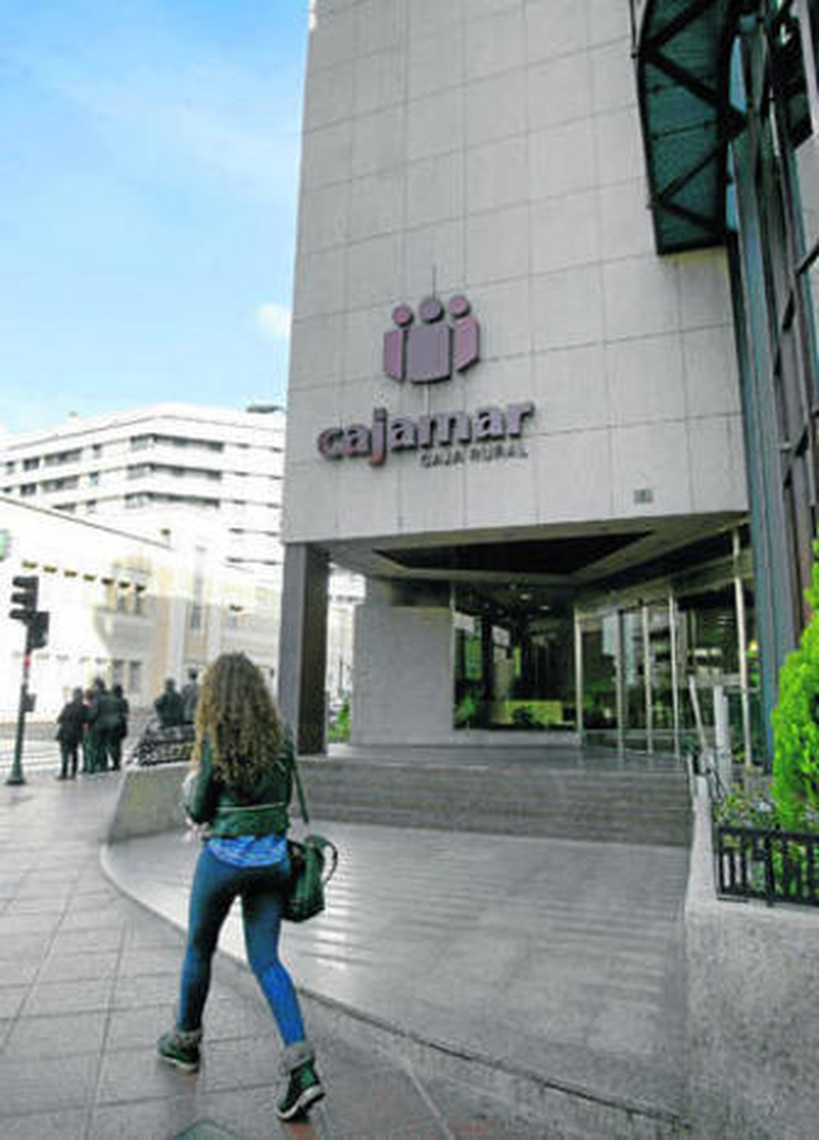 La sede social del Grupo Cajamar luce desde ayer el nuevo logotipo.