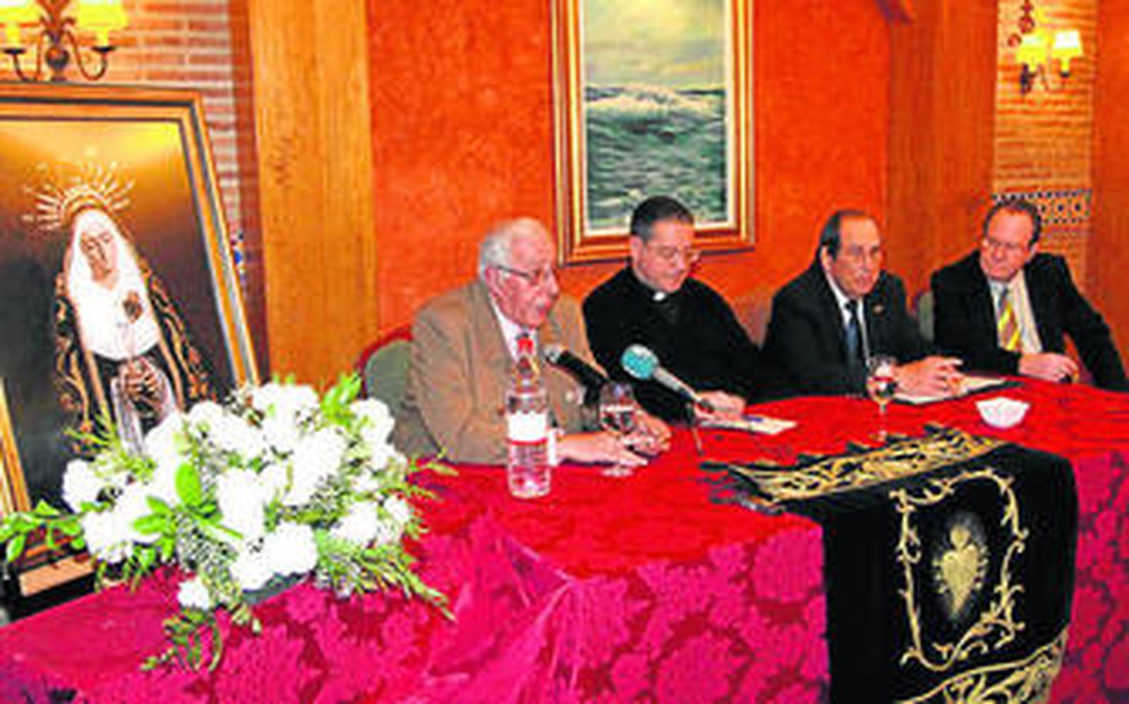 Luis Criado, hermano mayor, Francisco Sáez, consiliario, José Antonio López Alemán y Juan Gómez.