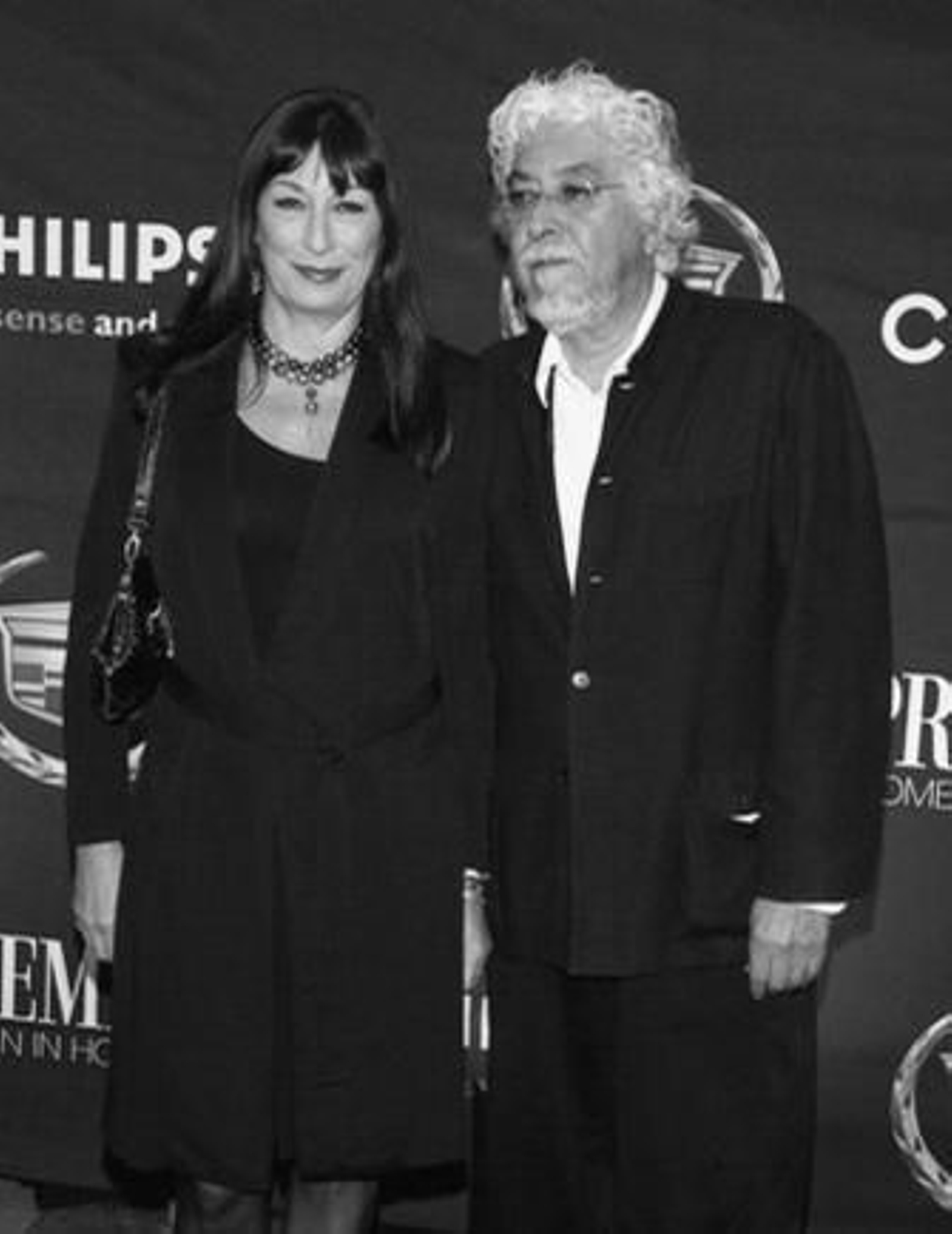 Robert Graham junto a su mujer, Anjelica Houston.