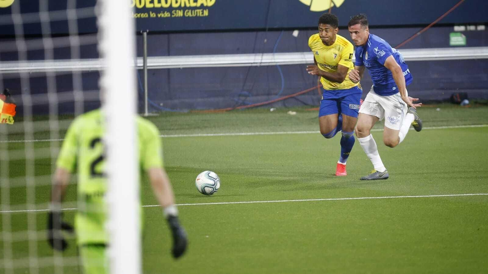 Las imágenes del Cádiz-Oviedo