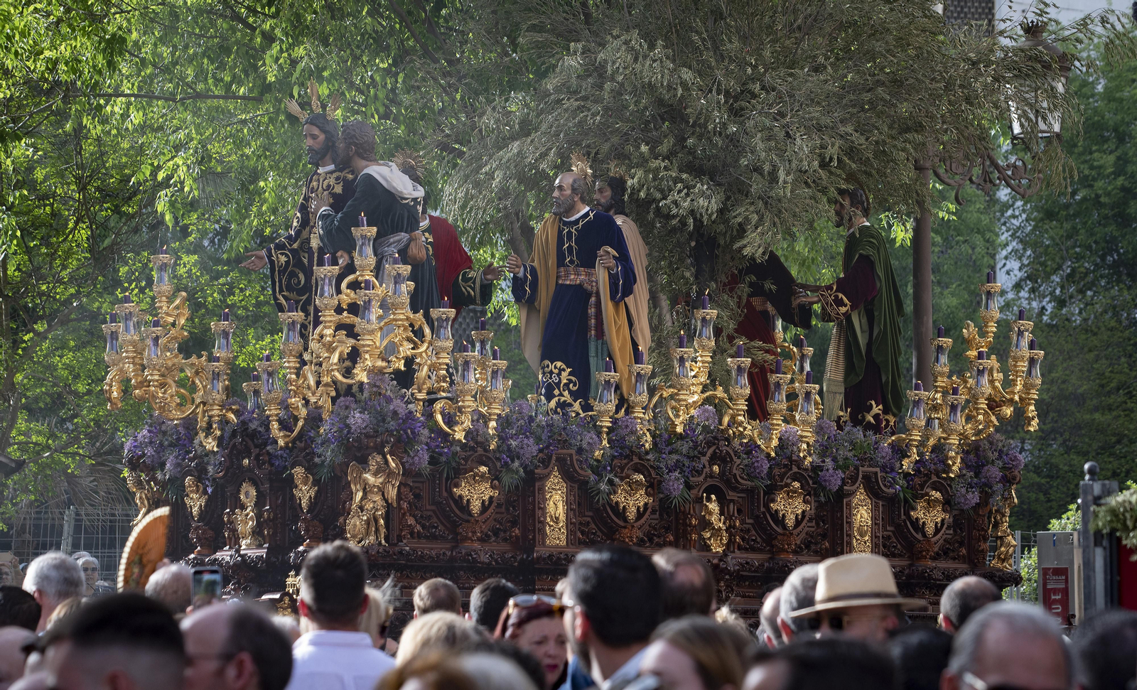 Las imágenes del Santo Entierro Grande por la Campana