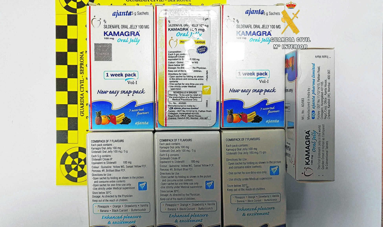 Envases de Kamagra intervenidos por el Seprona en la provincia de Málaga.