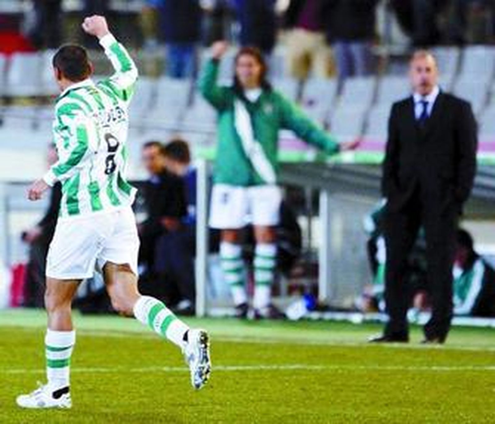 José Vega saluda a Gastón Casas.