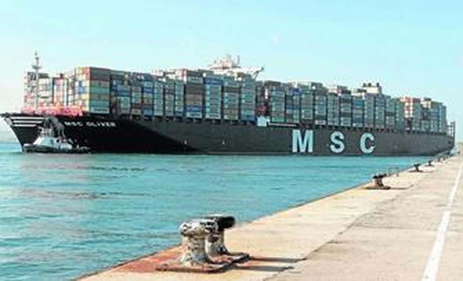 Un megabuque de MSC, en el puerto de Algeciras.