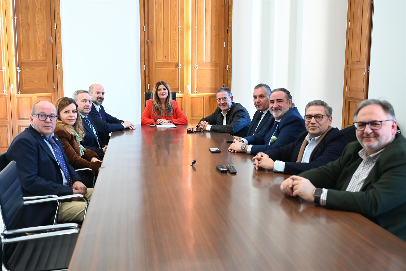 Reunión del Ayuntamiento de Linares con FMG.