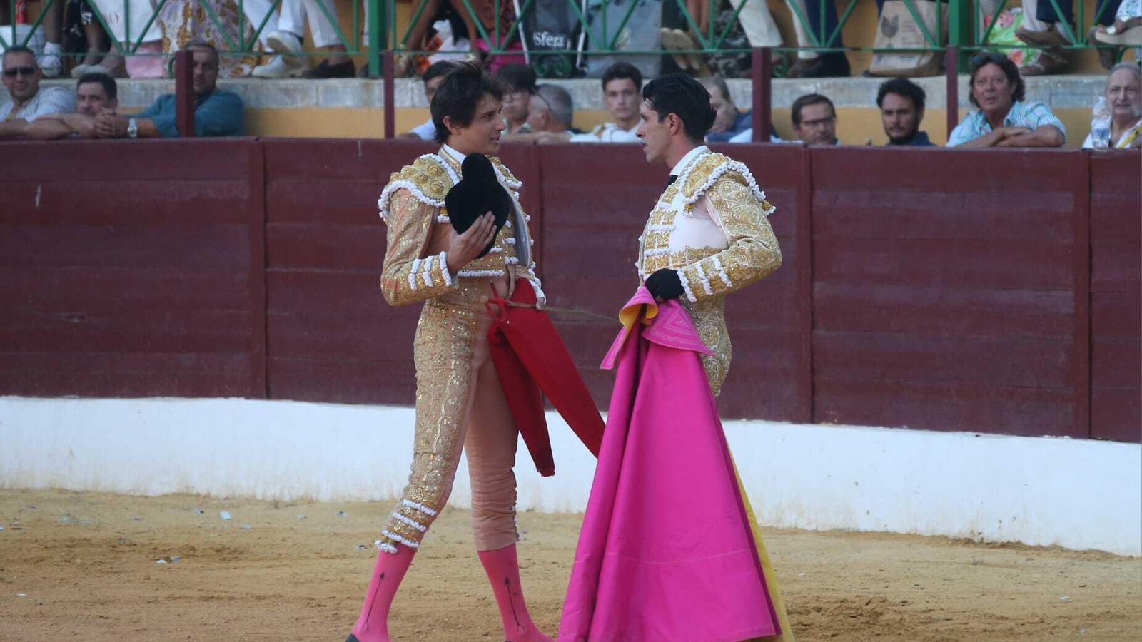 Brindis de Roca Rey a Talavante en La Línea.