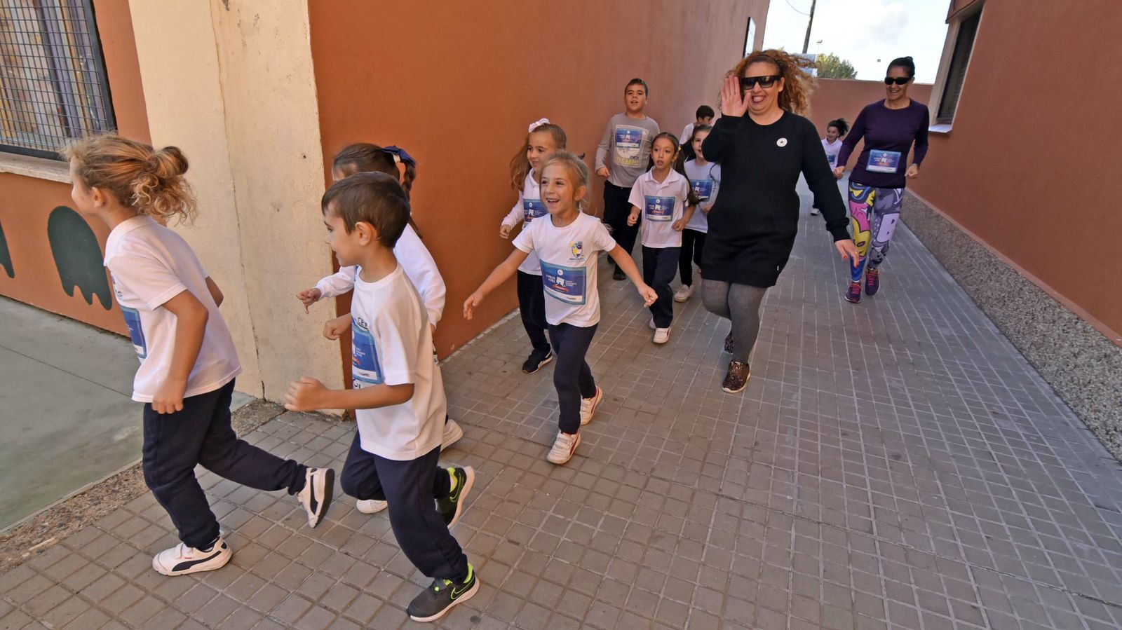 V carrera la vuelta al cole contra la leucemia infantil en fotos