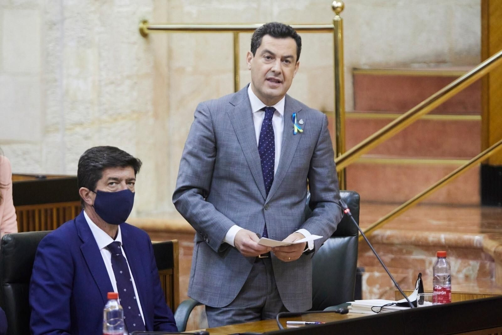 Juanma Moreno, durante la sesión de control al Gobierno. Juanma Moreno, durante la sesión de control al Gobierno.