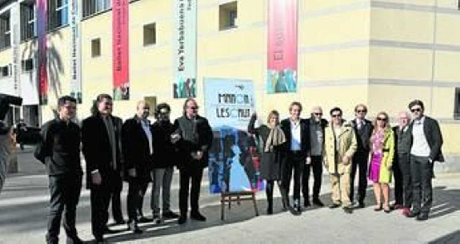 Ainhoa Arteta, Pedro Halffter y Didier Flamand (a la derecha del cartel) con el resto del elenco de esta producción pucciniana.