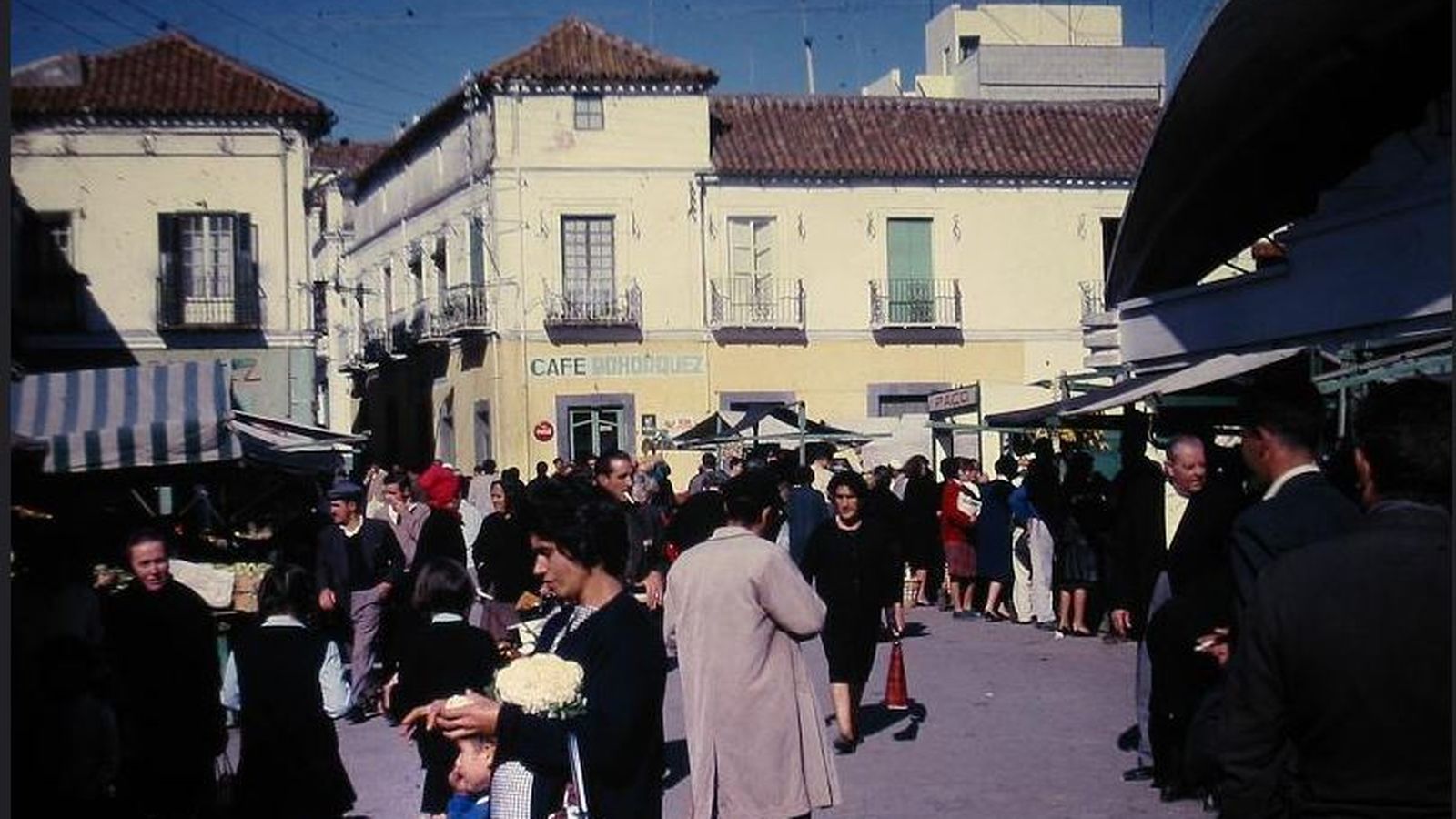 La  calle Sacramento en la plaza del mercado.