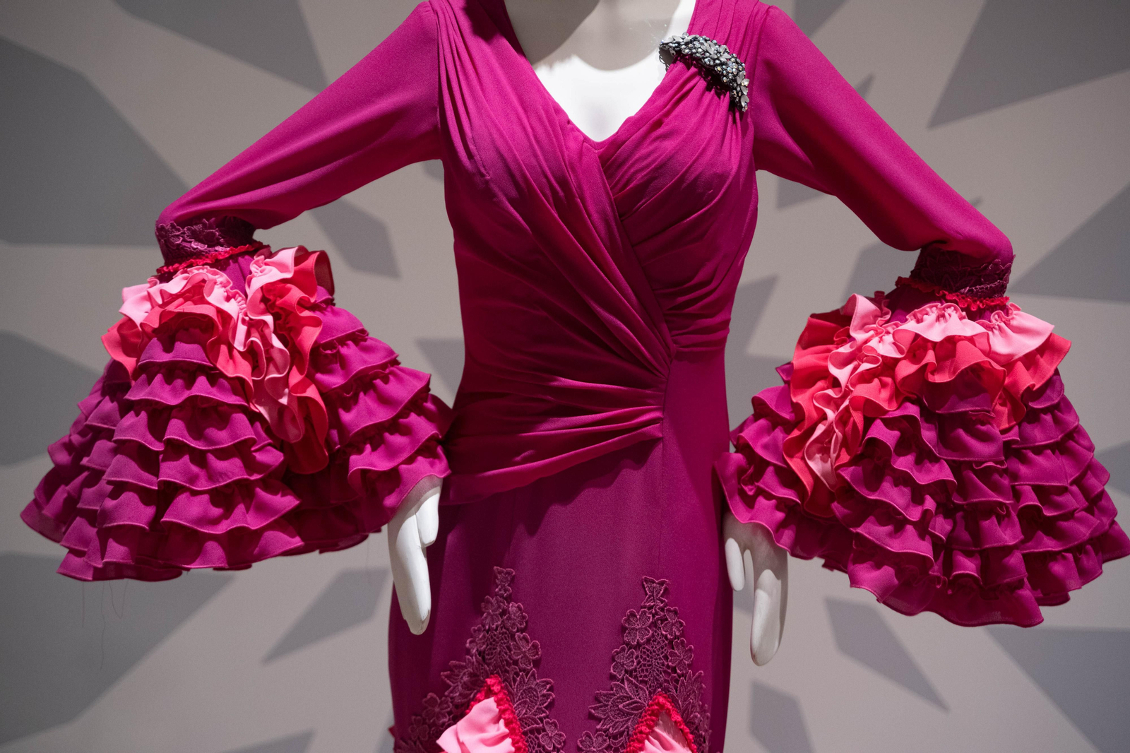 Todos los detalles de los diseños de la exposición 'Somos abril'