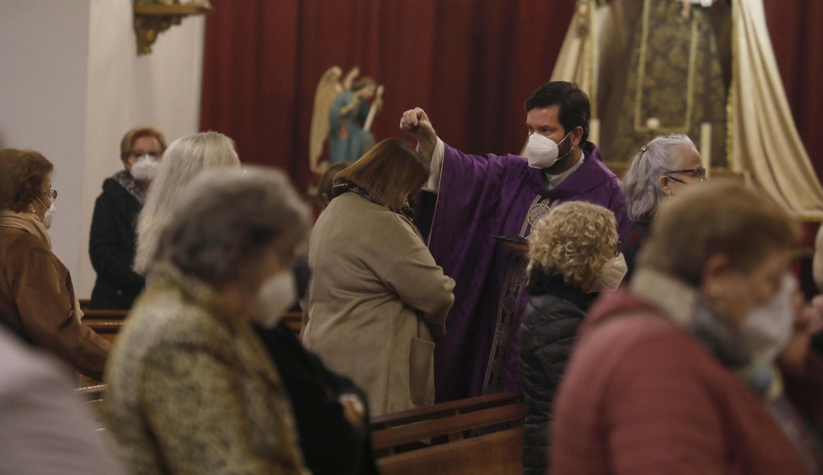 Misa de imposición de cenizas en la iglesia del Corpus Christi de Algeciras
