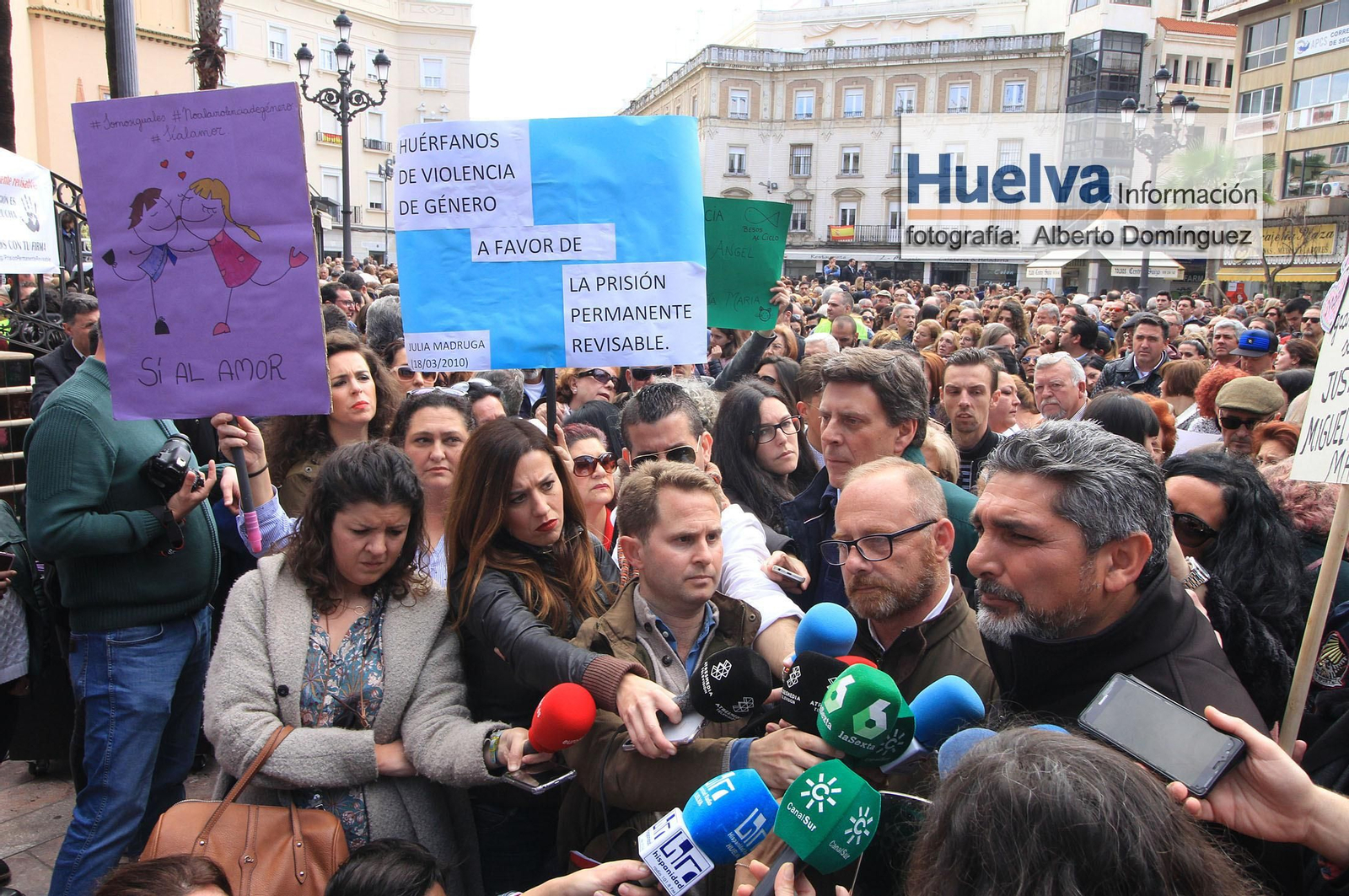Imágenes de la manifestación contra la derogación de la prisión permanente revisable celebrada en Huelva