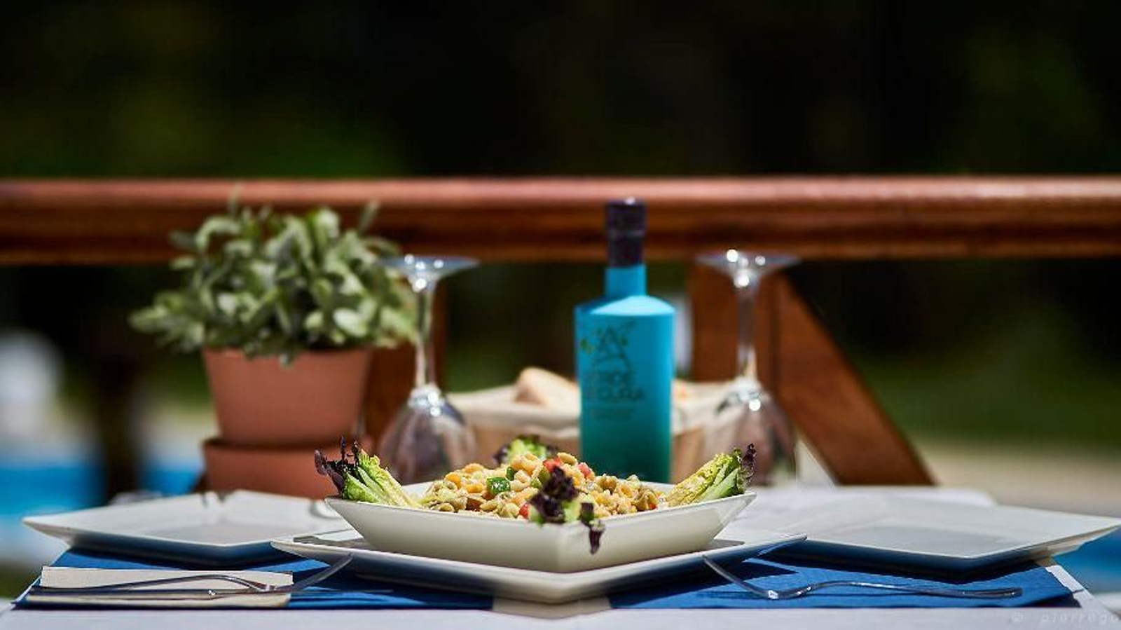 Disfruta de platos saludables y de kilómetro cero en un entorno natural espectacular.