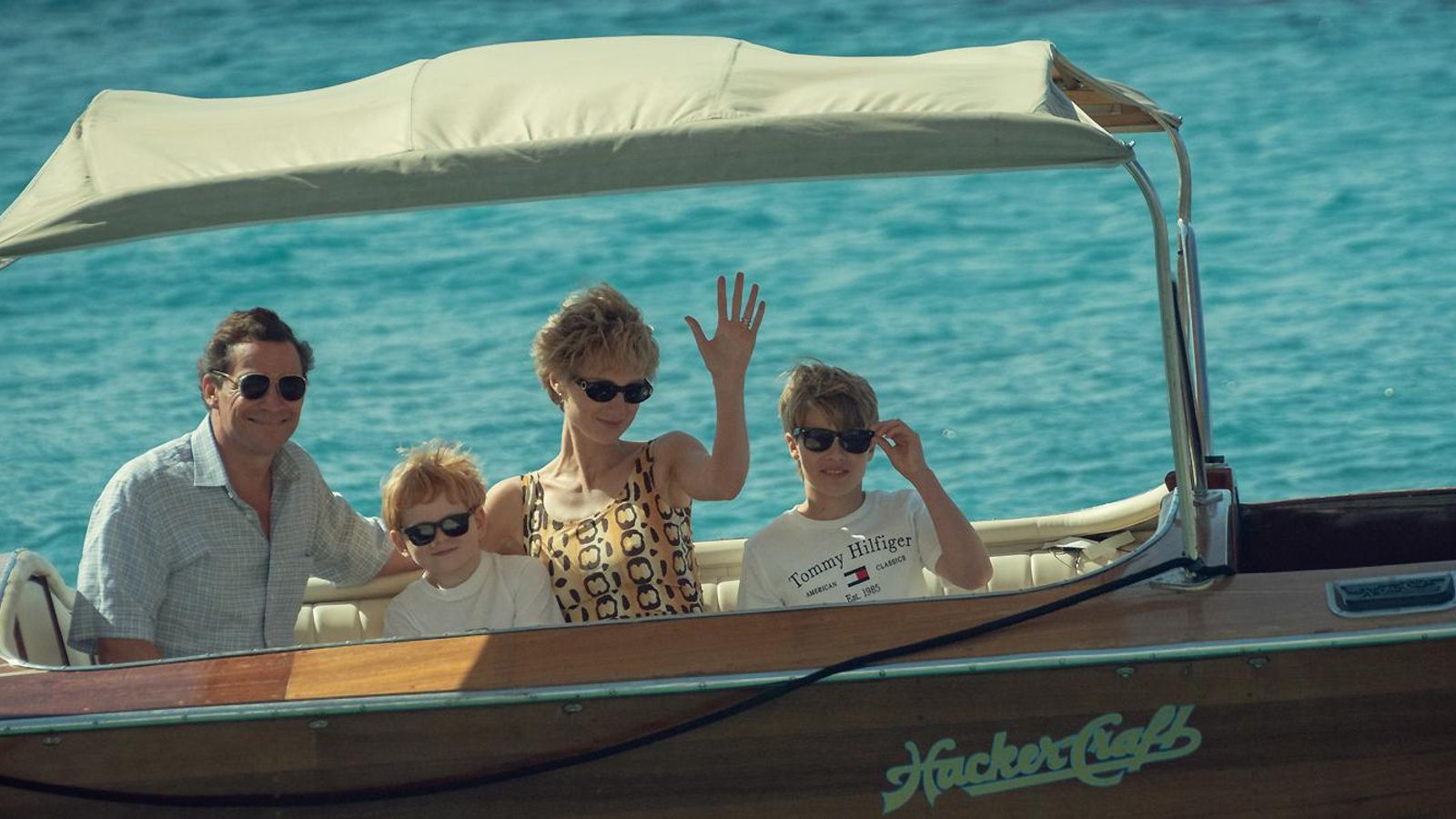 Elizabeth Debicki como Diana de Gales y Dominic West como el príncipe Carlos en la quinta temporada de 'The Crown'