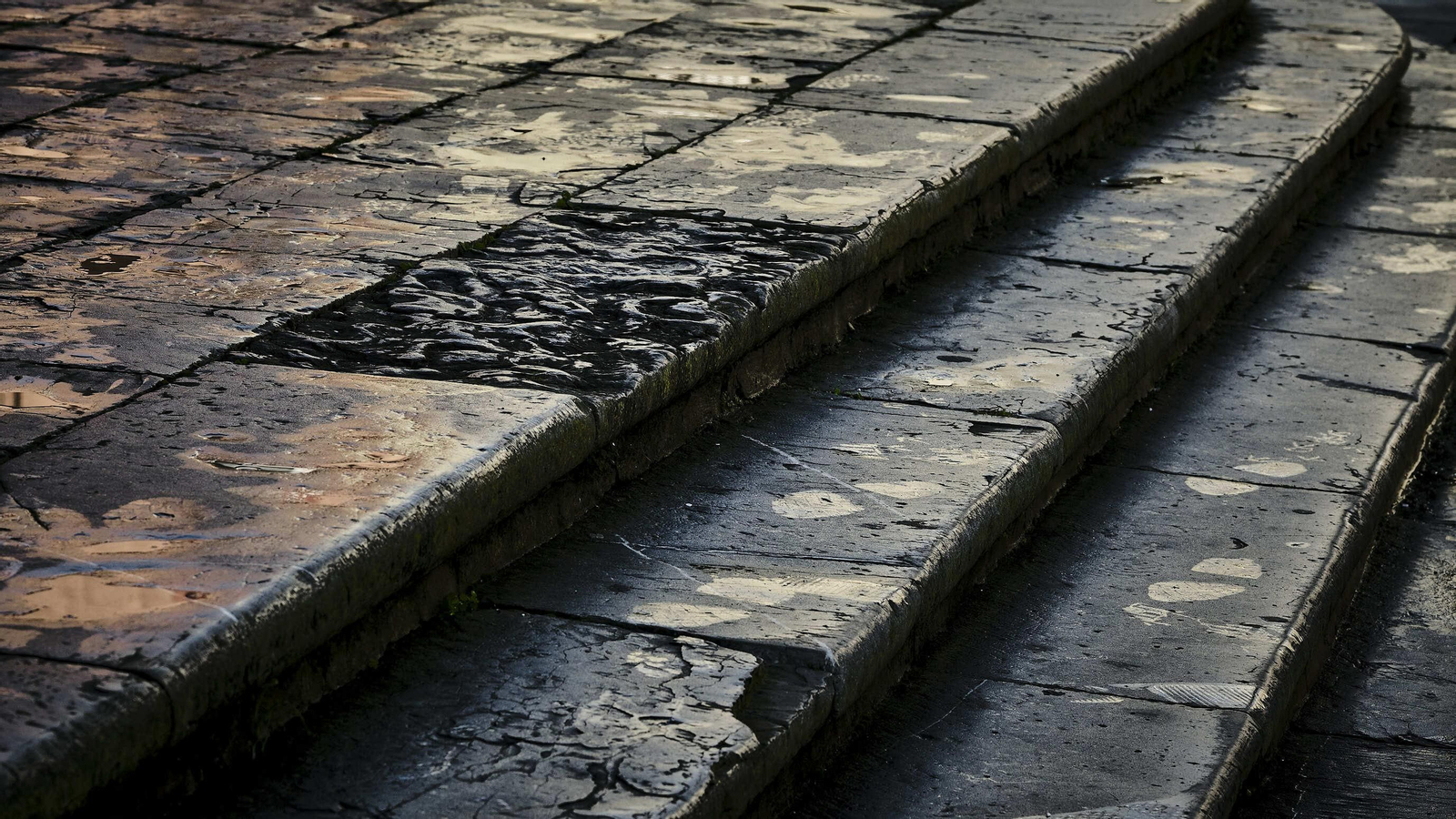 Estado del pavimento en plaza de la Catedral