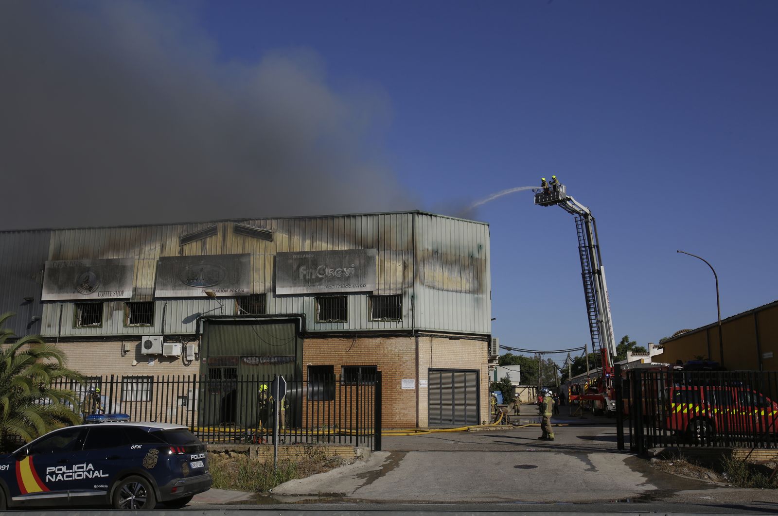 Incendio en el polígono de Fuente del Rey