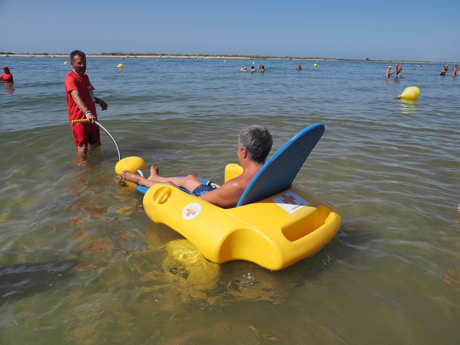 La iniciativa cuenta con dos 'anfibuggis' y con personal especializado