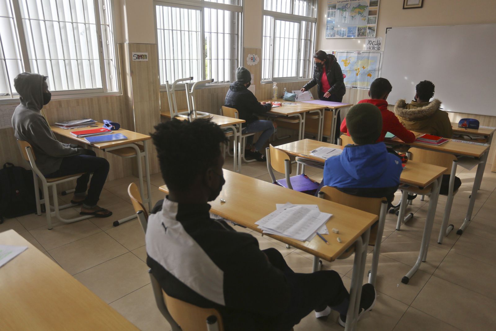 Alumnos con mascarilla dentro de un aula en un instituto en Málaga.
