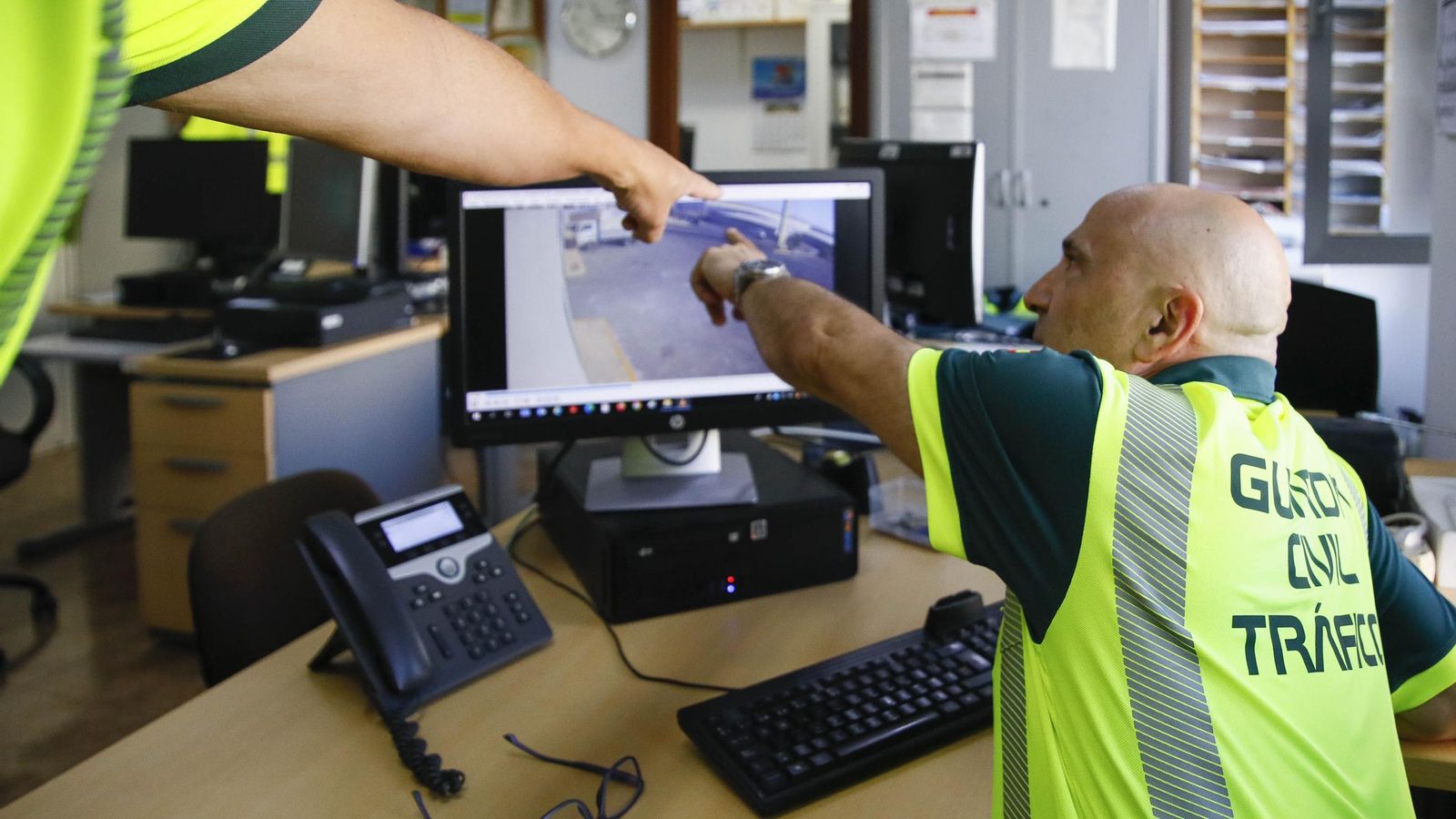 Investigadores de la Guardia Civil de Tráfico completaron la identificación de vehículo y conductor