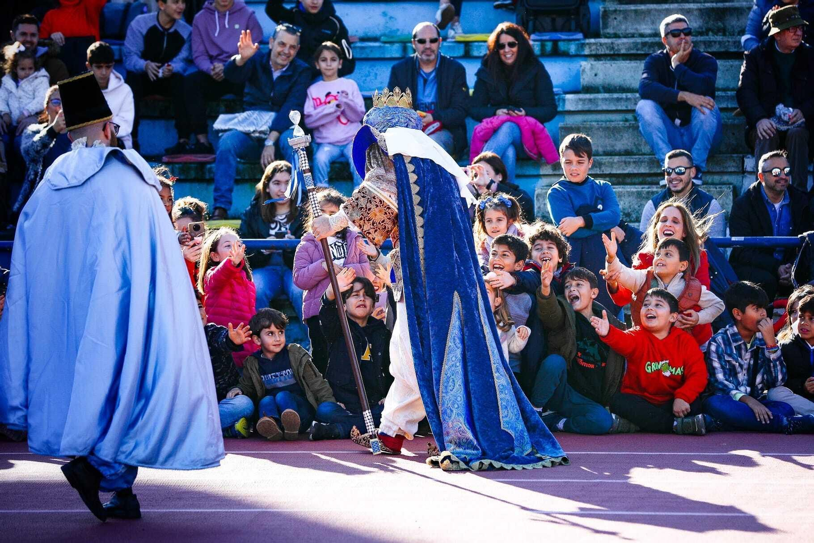 Las imágenes de la llegada de los Reyes Magos a San Fernando en helicóptero