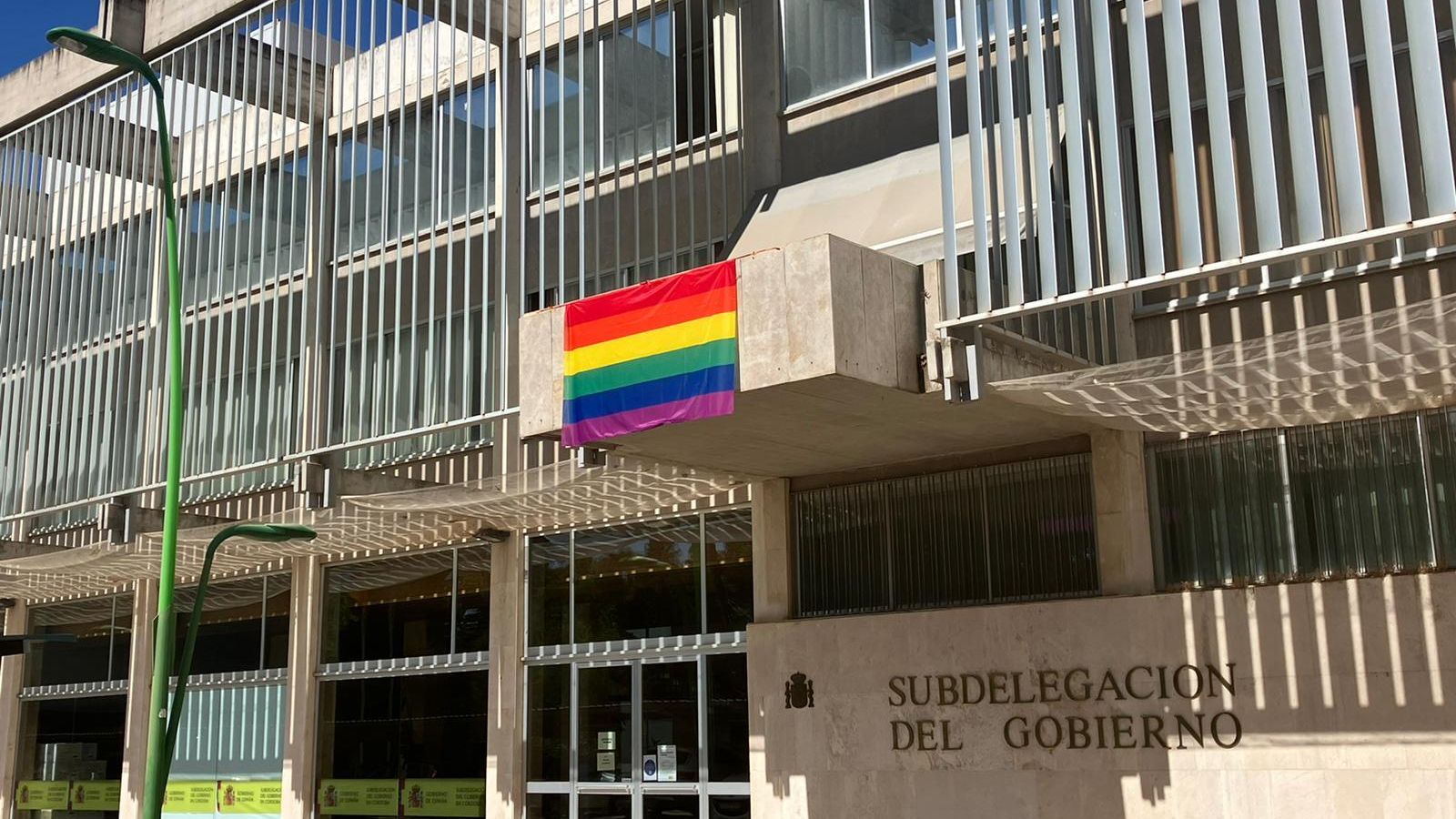La bandera en la Subdelegación del Gobierno.