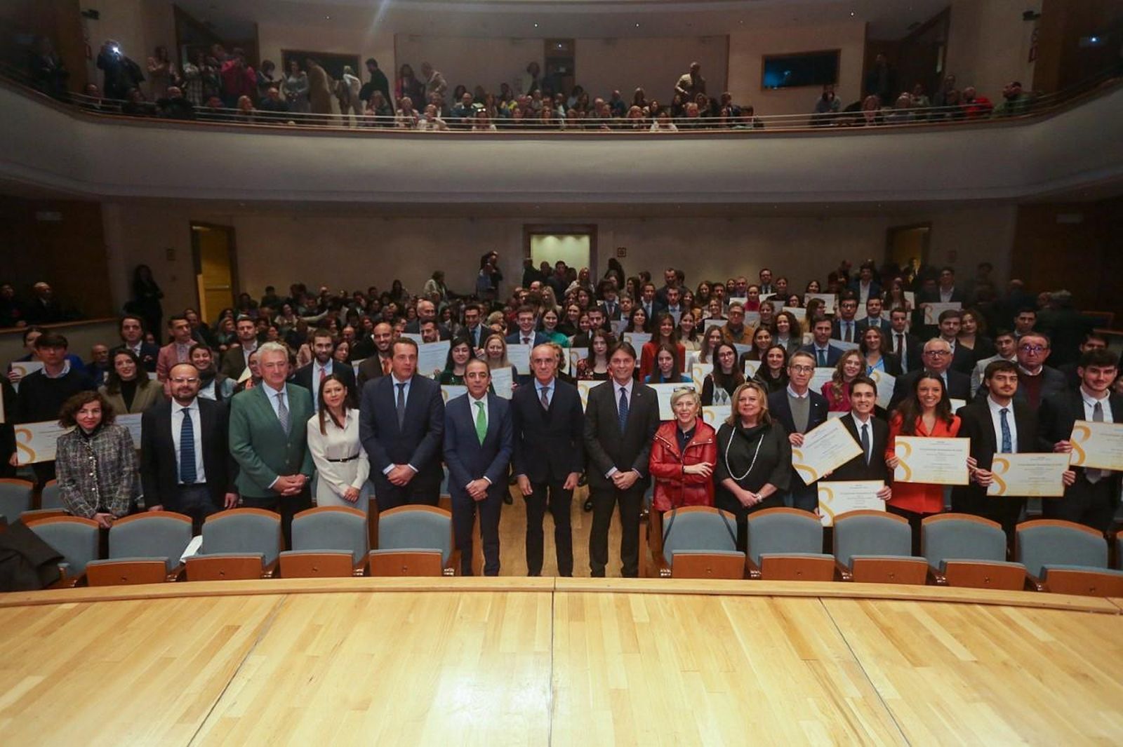 Antonio Muñoz, junto a Miguel Ángel Castro y Francisco Oliva, en la entrega de los mejores expedientes académicos.