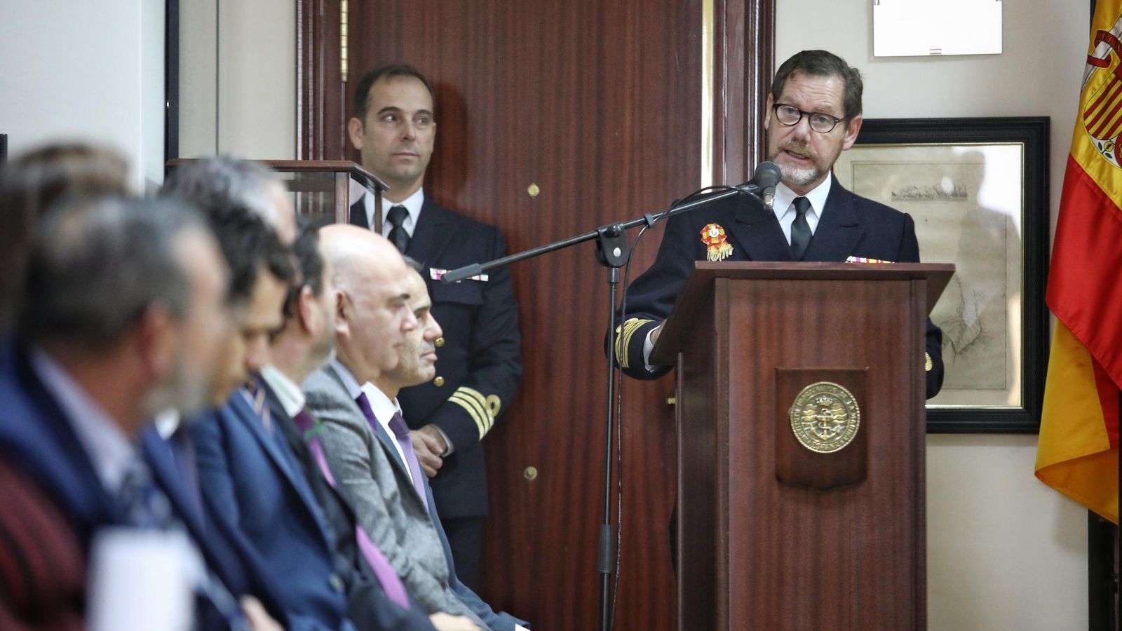 El comandante-director durante su discurso.
