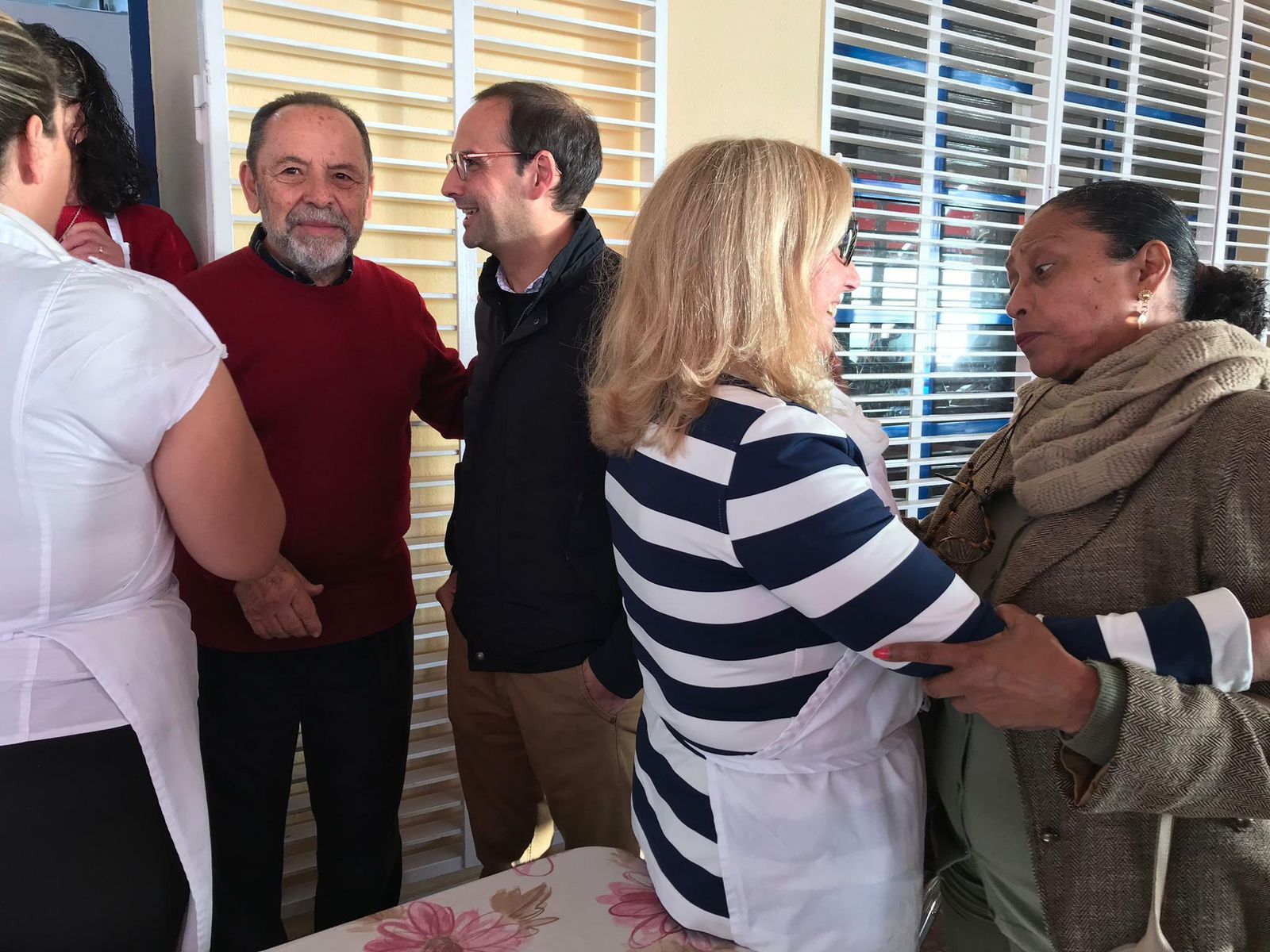 Una de las visitas municipales a la Cocina Solidaria de Cáritas de Bonanza.