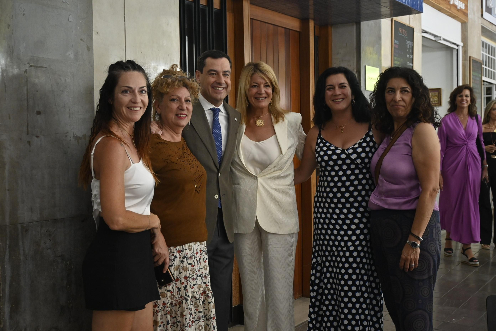 Visita de Juanma Moreno al Ayuntamiento de Huelva, en Imágenes