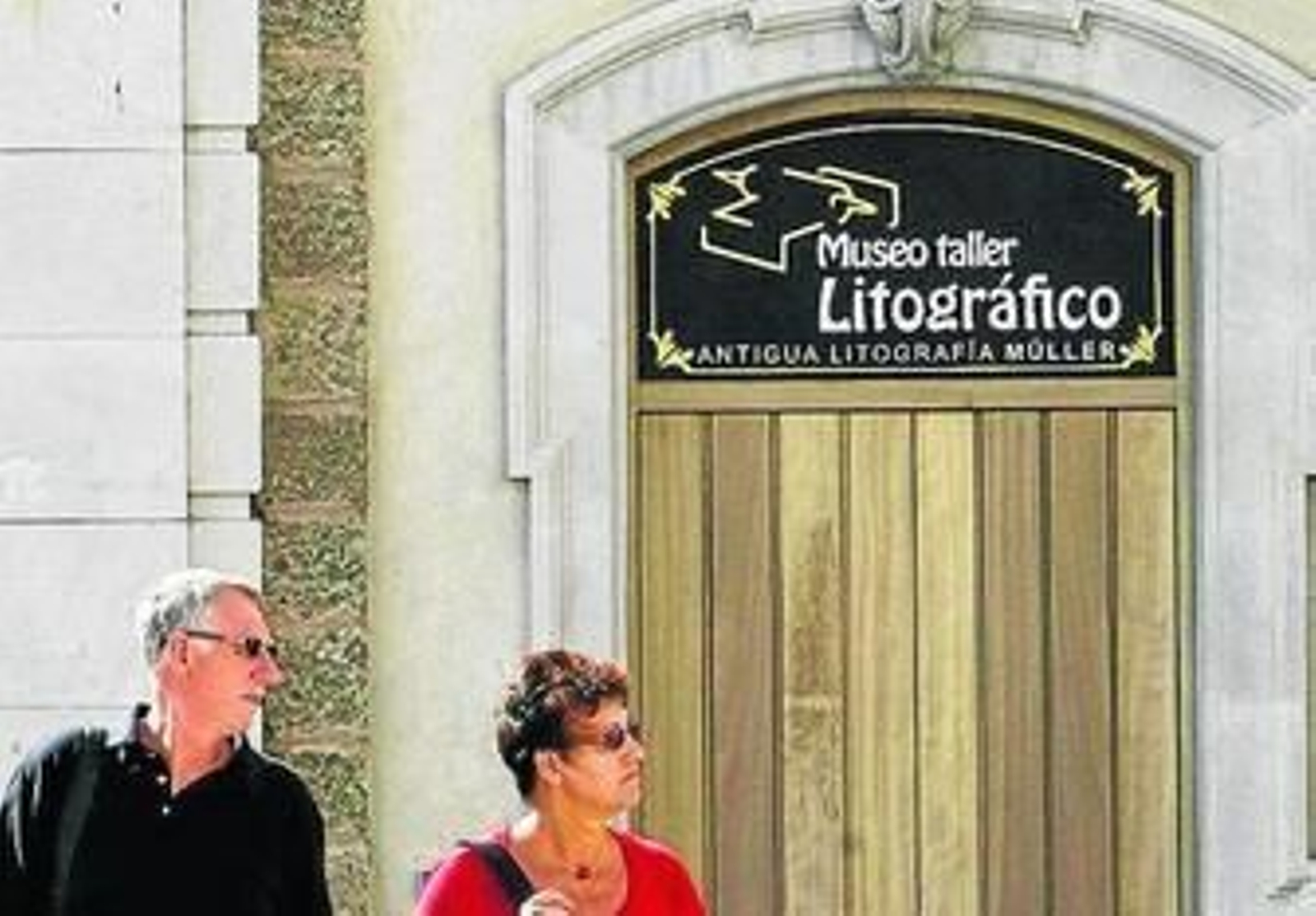 El Litográfico ya luce el nuevo cartel.