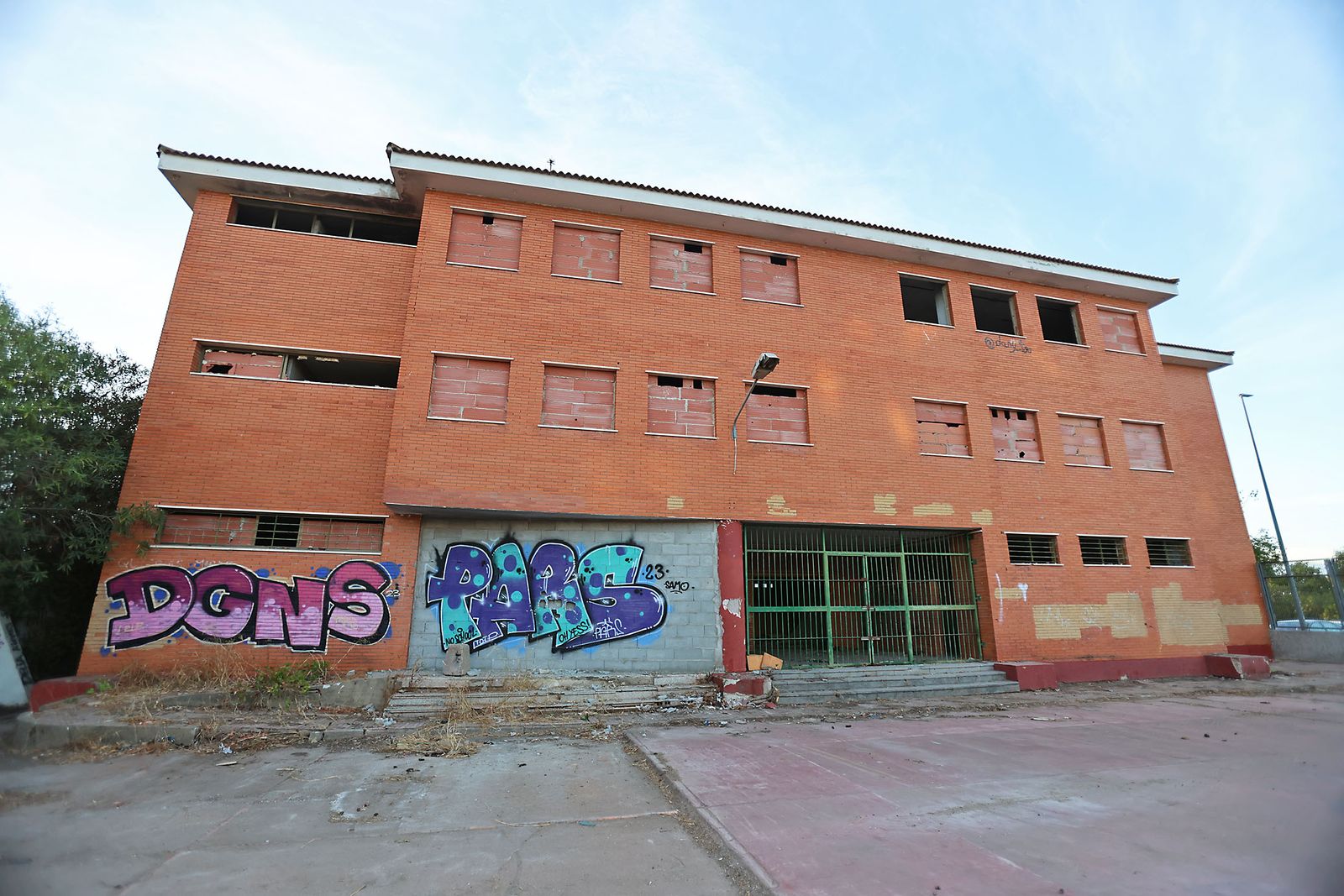 Imágenes del estado actual del edificio del antiguo IES Doñana