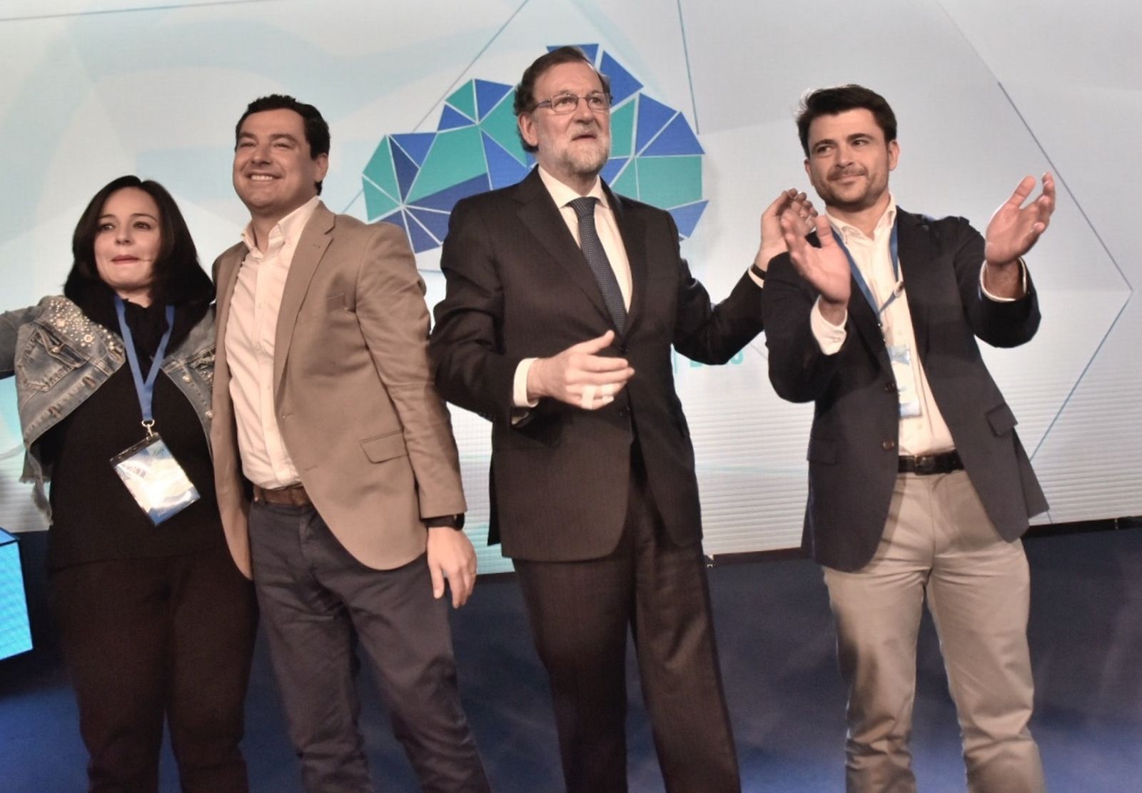 Mariano Rajoy junto a Virginia Pérez, Juanma Moreno y Beltrán Pérez.