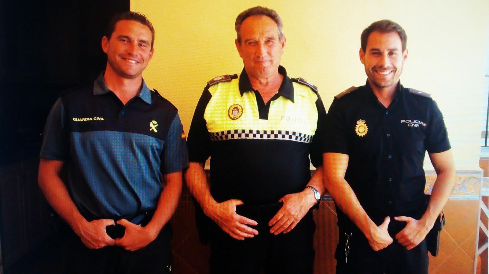 José Enríquez, en el centro, flanqueado por sus hijos José Miguel, a la izquierda, y Daniel.