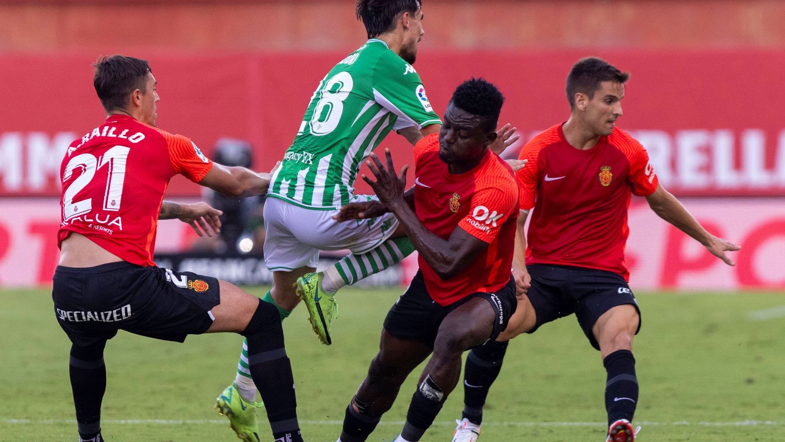 Rodri choca con Babá con Maíllo y Ruiz de Galarreta pendientes de él.
