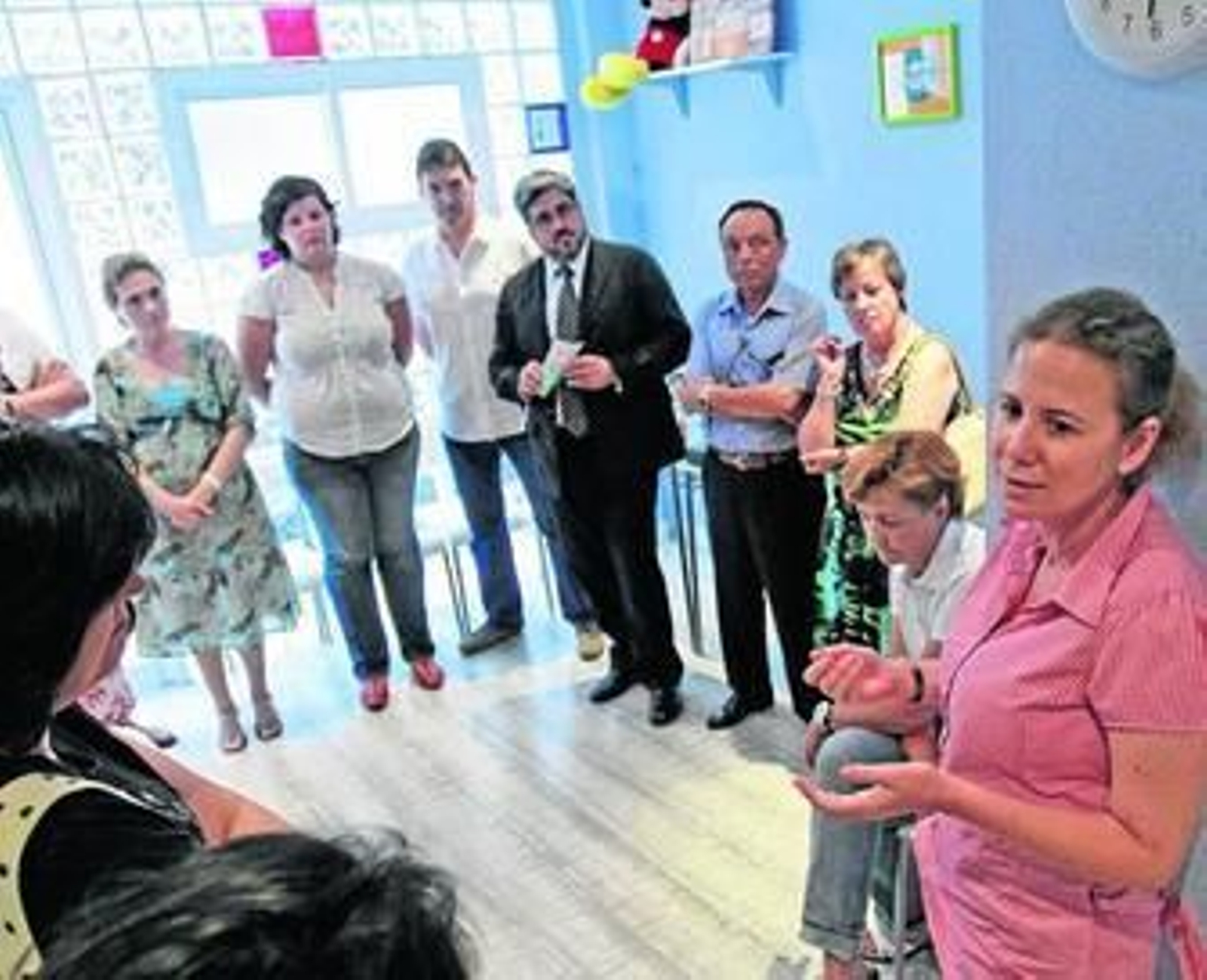 Inauguración de la sede de AEAL Sevilla, ayer, en presencia de su delegada Raquel Delgado.