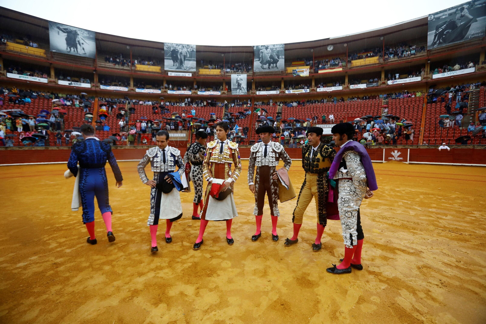 La lluvia obliga a aplazar la corrida de toros de este sábado en Córdoba, en imágenes