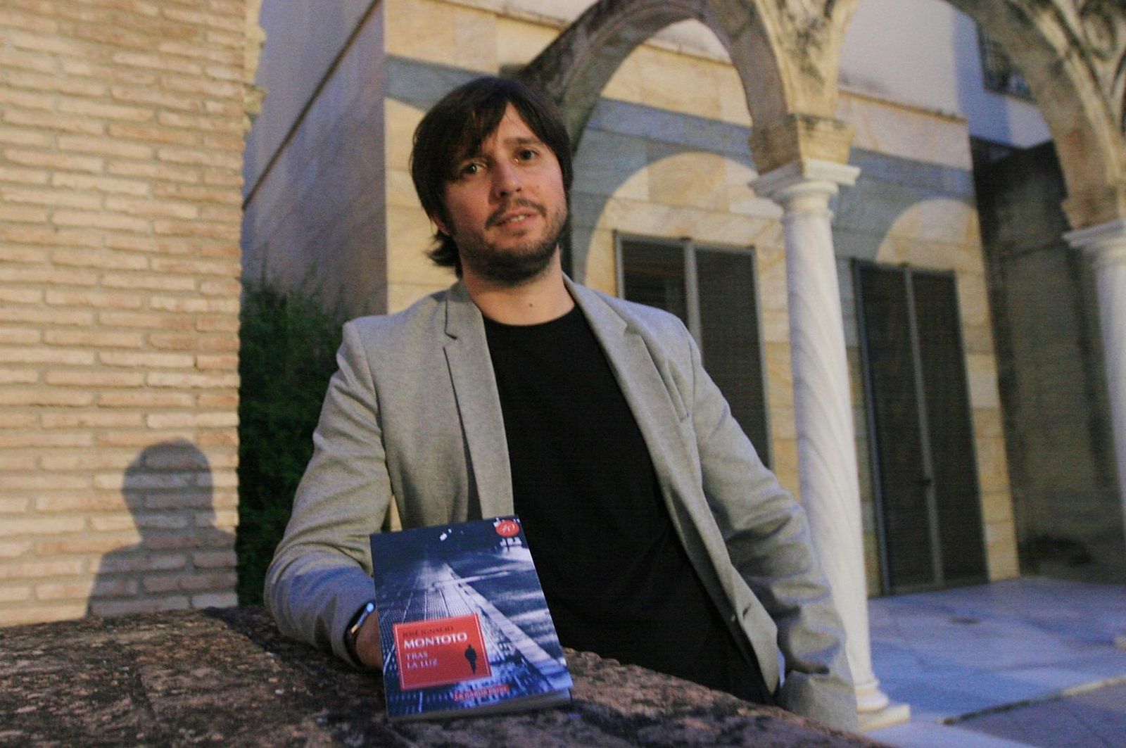 El fallecido escritor cordobés Nacho Montoto, durante la presentación de uno de sus libros.