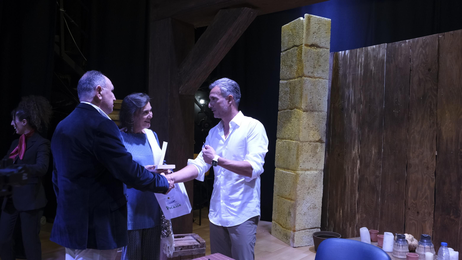 Imágenes de El Diario de los Libros, con Amós Milton