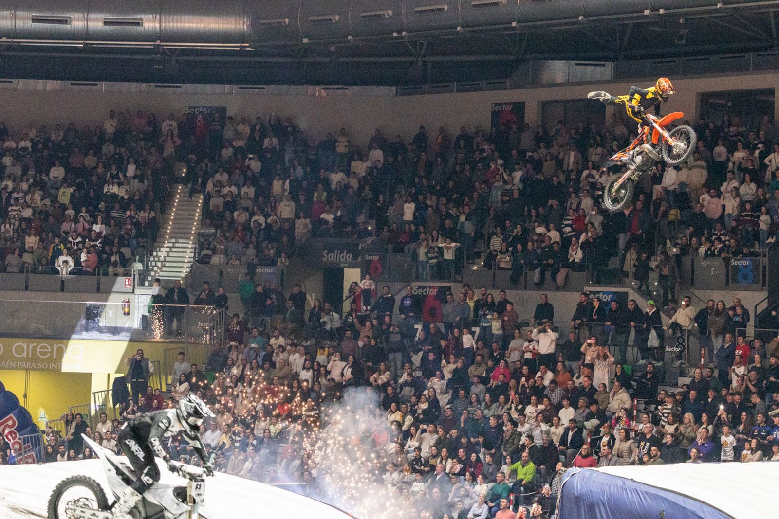 En imágenes: el Olivo Arena vibra con piruetas y motor en estado puro en el Soloflow Freestyle (2)