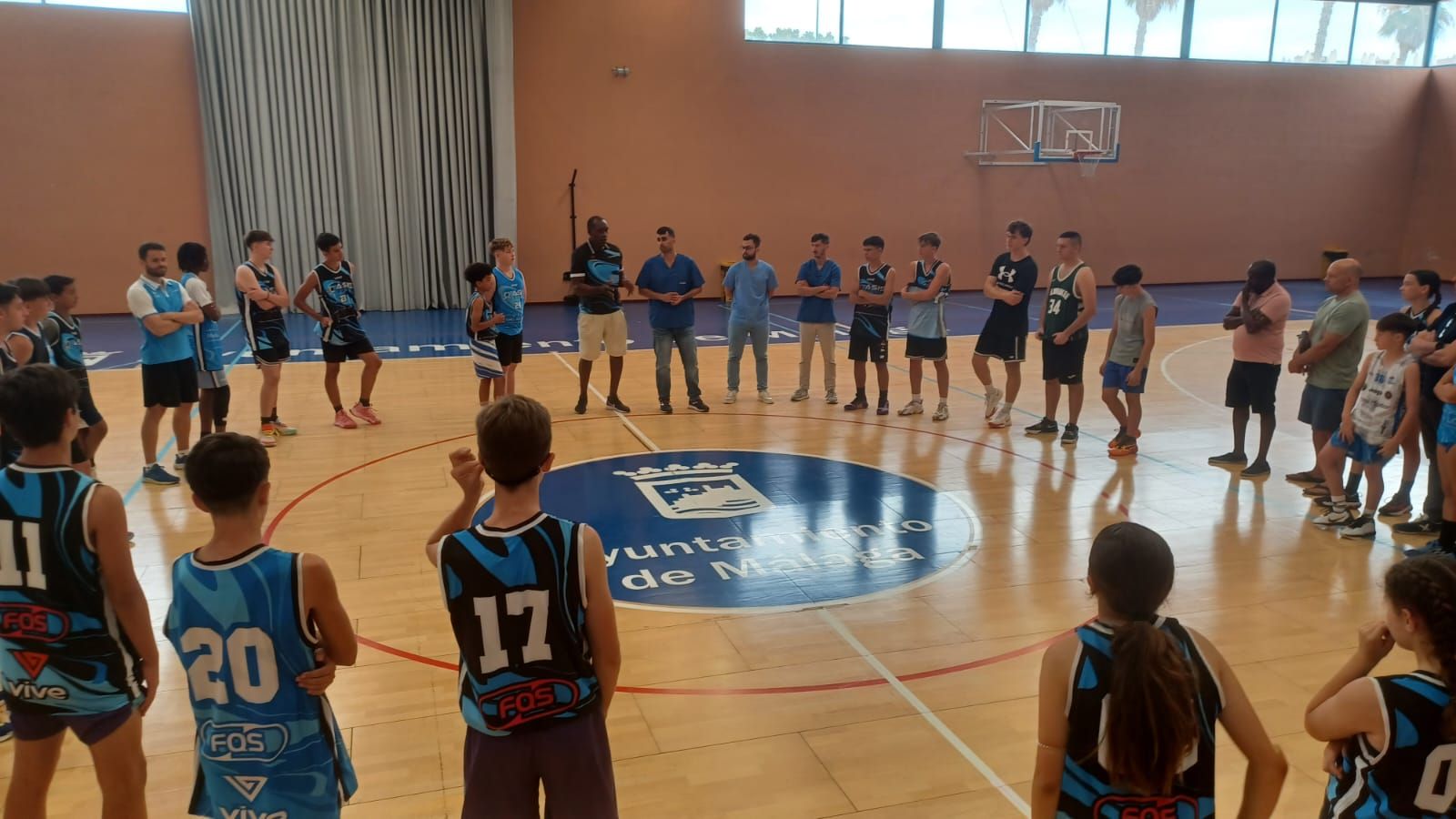 Anicet Lavodrama y Carlos Bernabé enseñan en el campus de tecnificación Asis Sport