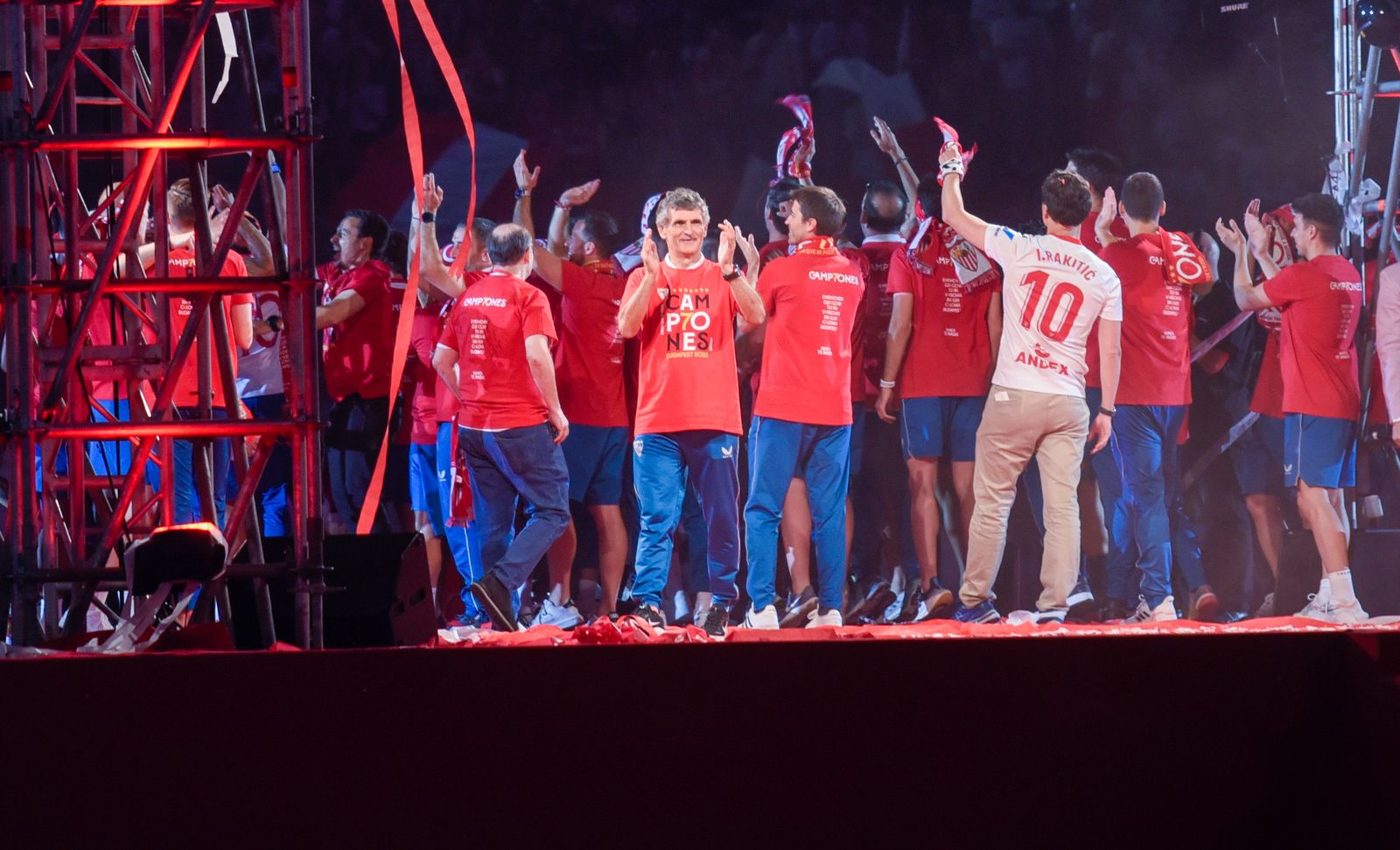 La celebración del Sevilla en el Ramón Sánchez-Pizjuán, en imágenes
