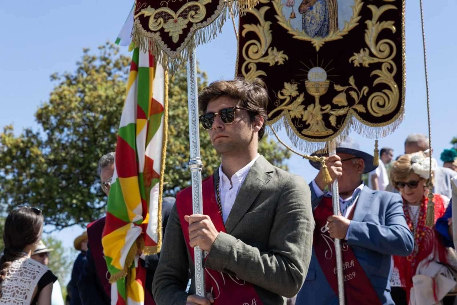Miles de romeros acuden al encuentro de la Virgen de la Cabeza en su romería