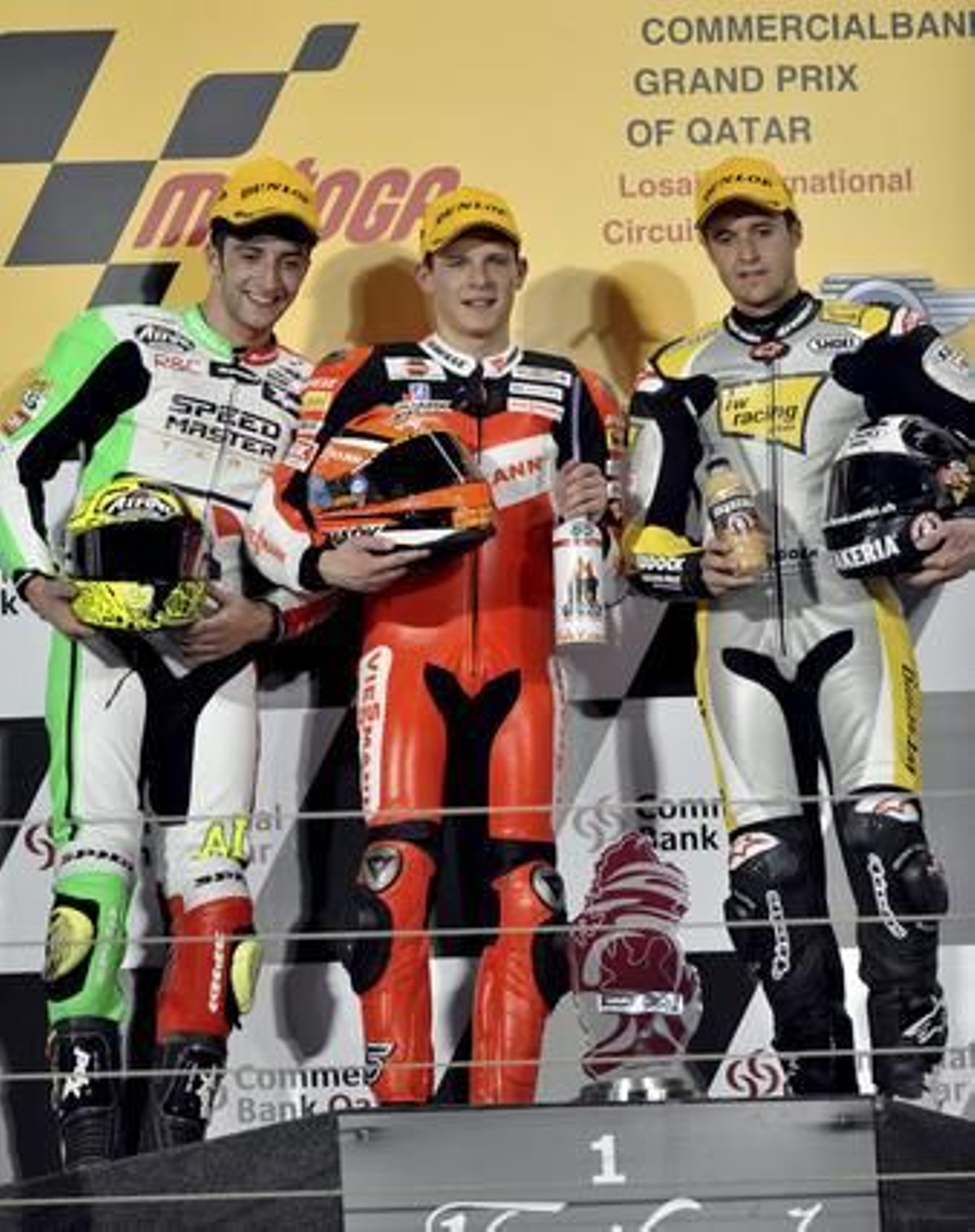 Podio del Gran Premio de Qatar de Moto2, con Stefan Bradl (centro), Andrea Iannone y Thomas Luthi.

Foto: Efe