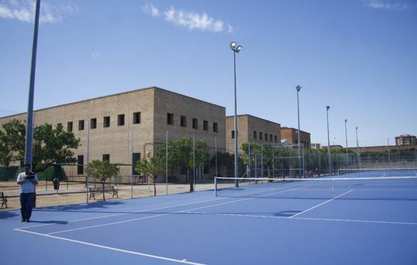 El centro deportivo dispone de varias pistas de tenis. 

Foto: Belén Vargas