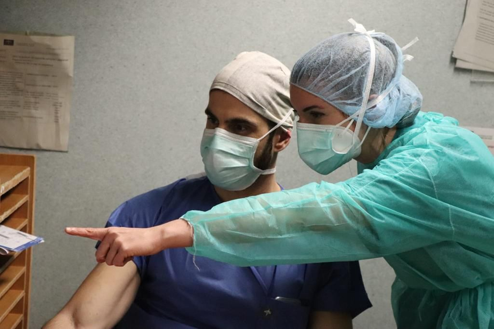 El trabajo en las Urgencias del Reina Sofía, retratado por los propios profesionales