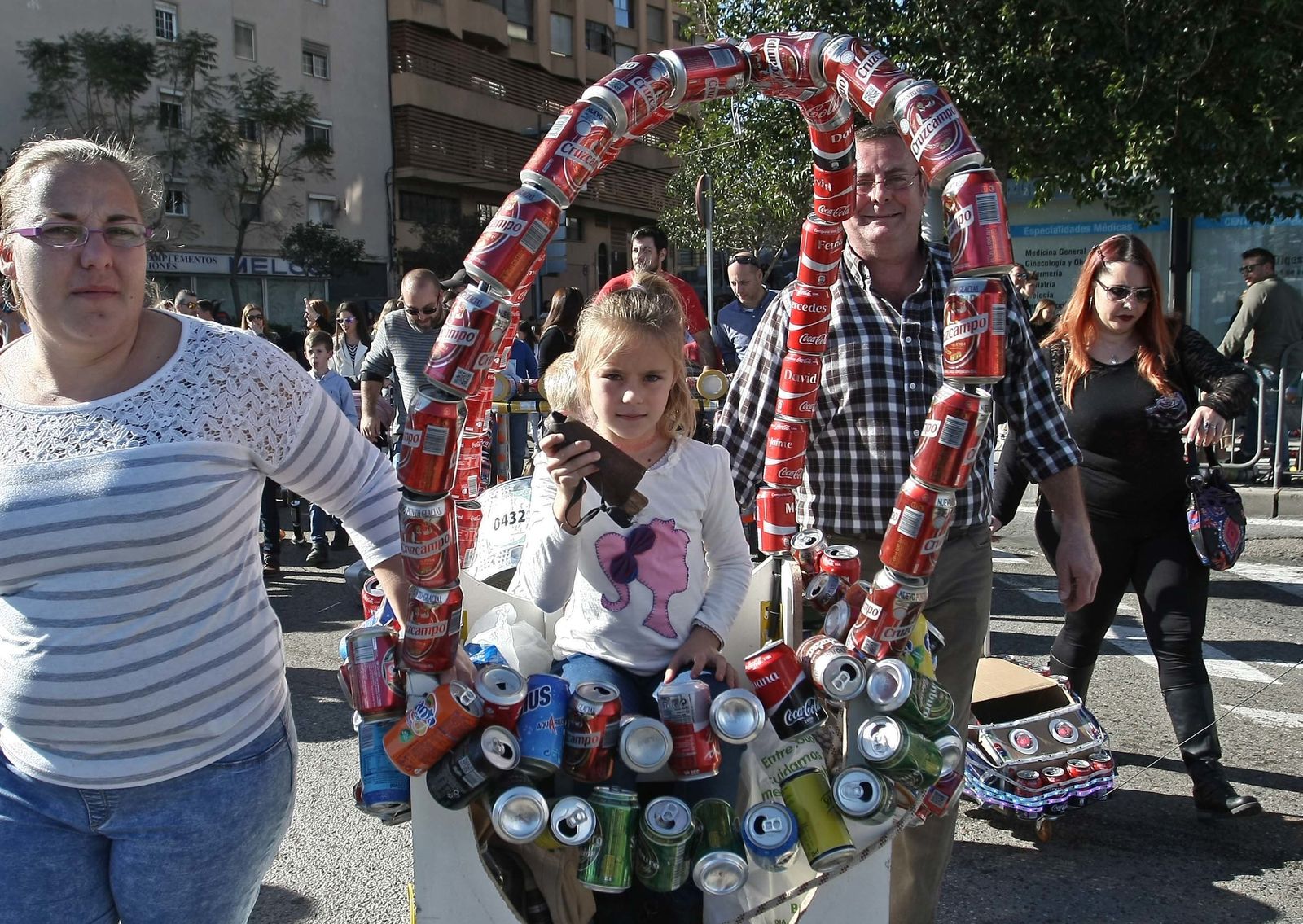 Arrastre de latas en Algeciras