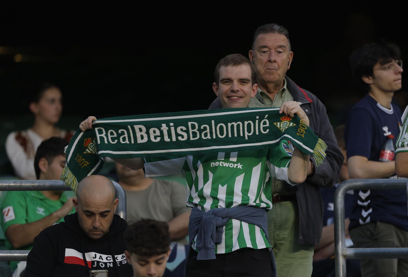 Búscate en las fotos del Betis - Valladolid